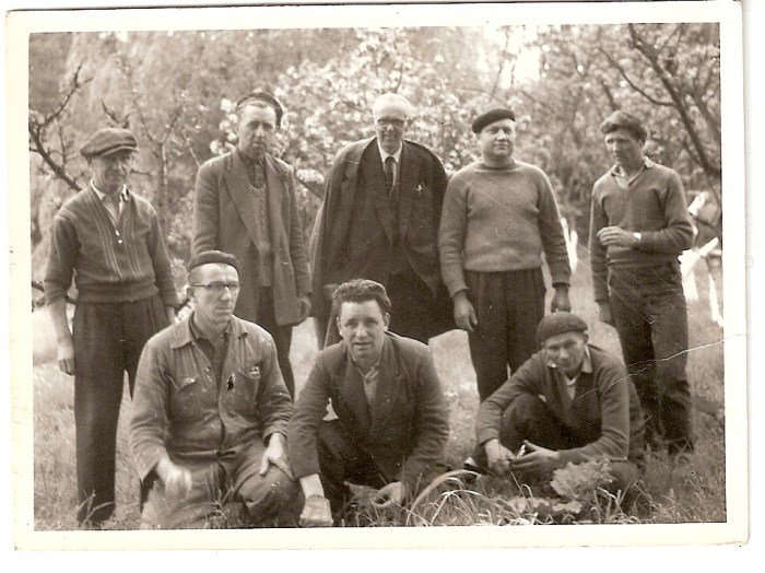0059 : COMBLAIN-LA-TOUR – 1962 – Les pionniers : ( ? ) ; Pan Jan ; Dr Wilczek ; ( ? ) ; ( ? ) ; Accroupis ( ? ) ; ( ? ) ; Mr Léon Czak 