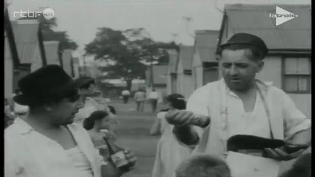 0061 : BORINAGE – dans les années 1950 – Extrait du film de Paul Meyer : « Déjà s’envole la fleur maigre » : Pan Jan 