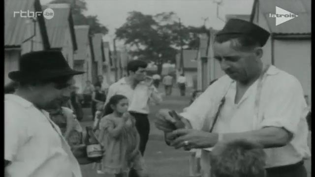 0062 : BORINAGE – dans les années 1950 – Extrait du film de Paul Meyer : « Déjà s’envole la fleur maigre » : Pan Jan 