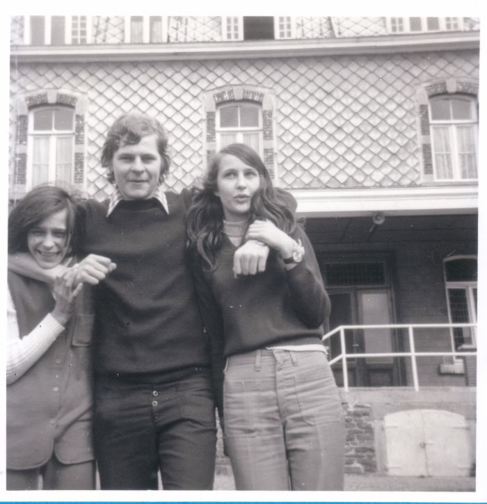 103 : COMBLAIN-LA-TOUR – Devant le perron : Dominique Ogonowski ; Georges Persich ; Eveline Ogonowski 