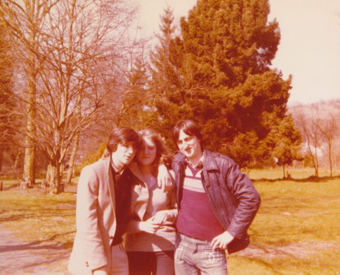 0120 : COMBLAIN-LA-TOUR – 1980 : Dans le parc : Freddy Motala ; Fabienne Laffut ; Michel Konarski. 