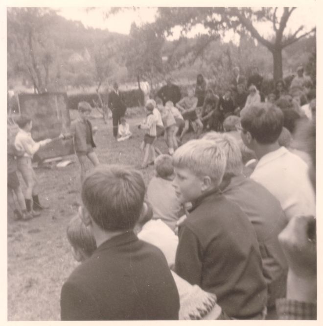 0169 : COMBLAIN-LA-TOUR : Ognisko De dos : Jurek Stoj de Bruxelles ; …. 